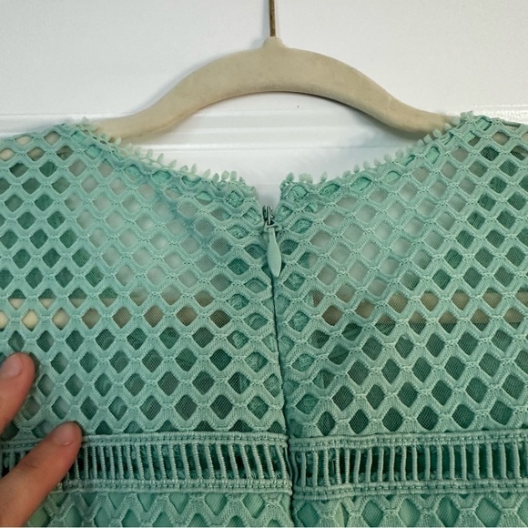 New York &Company Green Lace Overlay Sheath Dress Women’s Size 6 Black Waistband - Picture 10 of 15